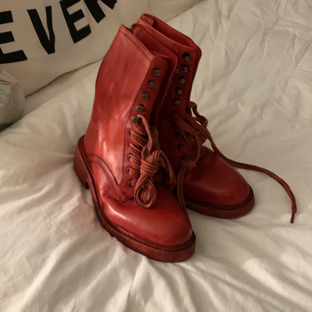 Beautiful combat boots, brand new NO BOX